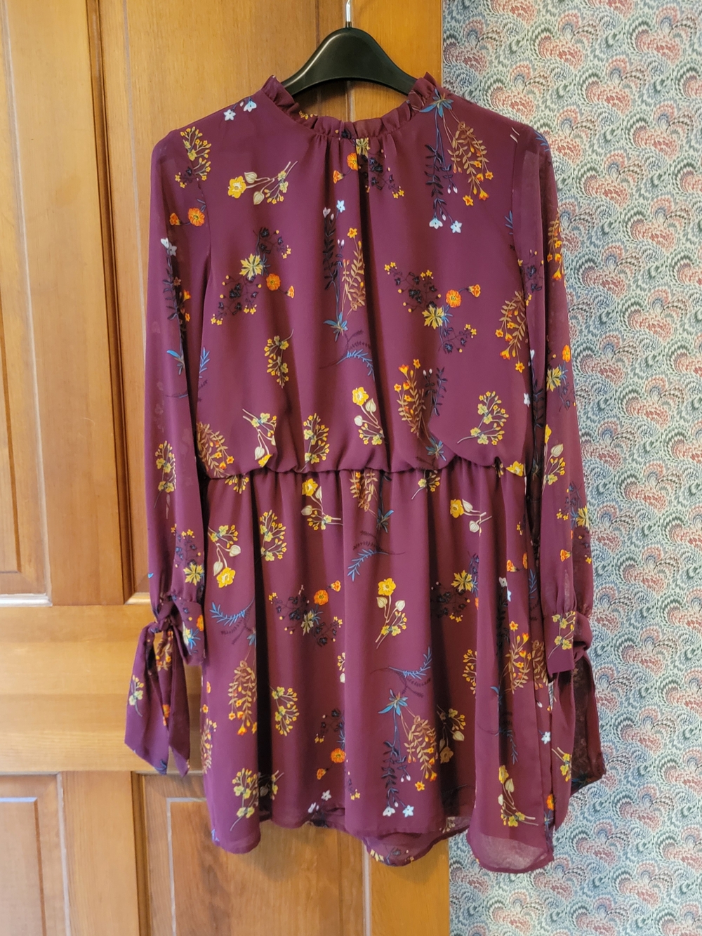 WAYF Burgundy Floral Long Sleeve Mini Dress Ruffle Neck Tie Cuffs Size Large
